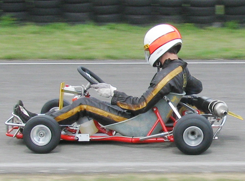 Flavien en piste sur la Kali Kart restauré par Claude Braye